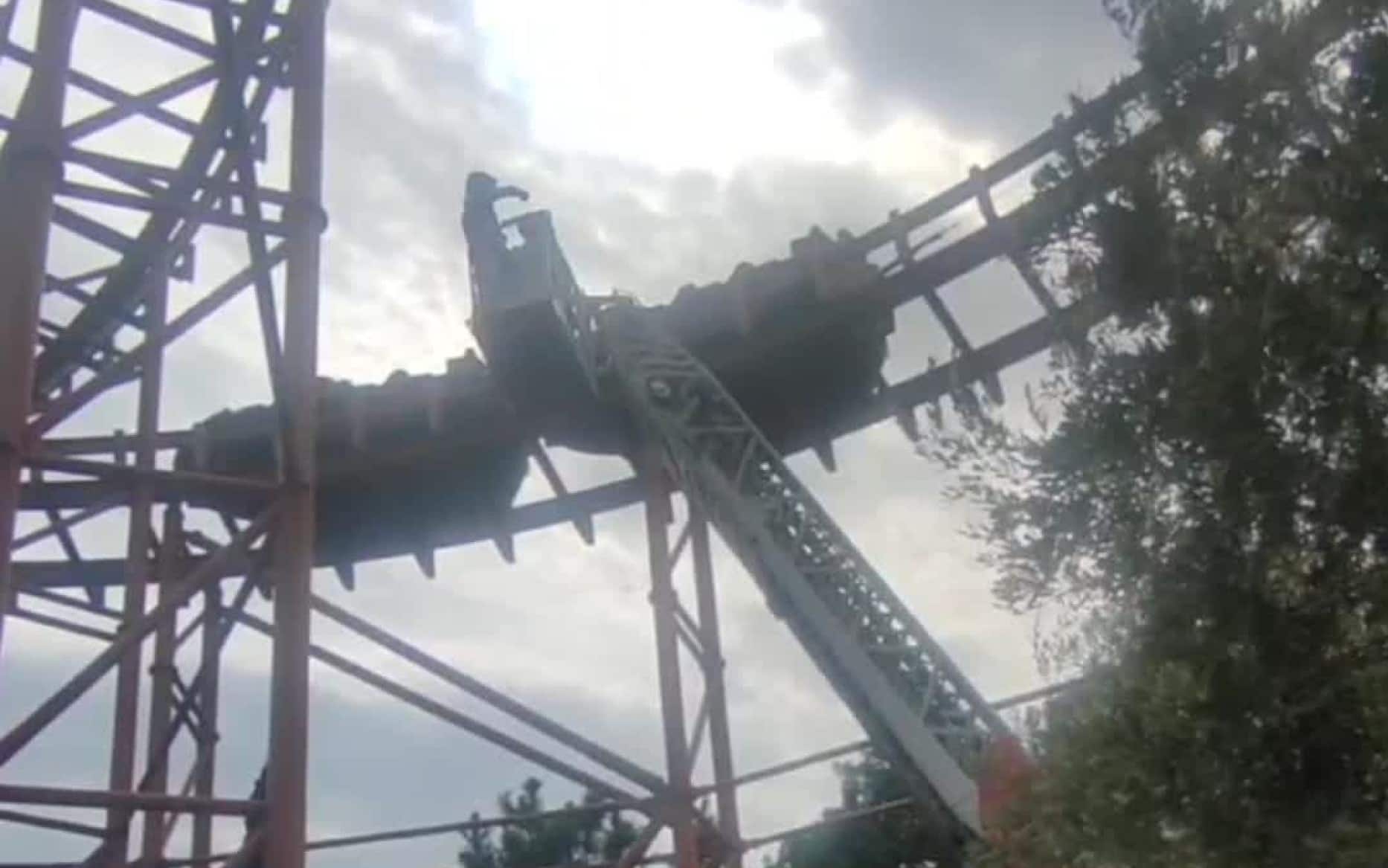 L'intervento dei vigili del fuoco a Cinecittà World