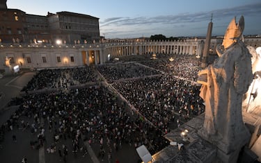 Faithful in Sint Peter's square on the first day of the conclave to elect the next Pope, Vatican City, 07 May 2025. 
ANSA/ALESSANDRO DI MEO