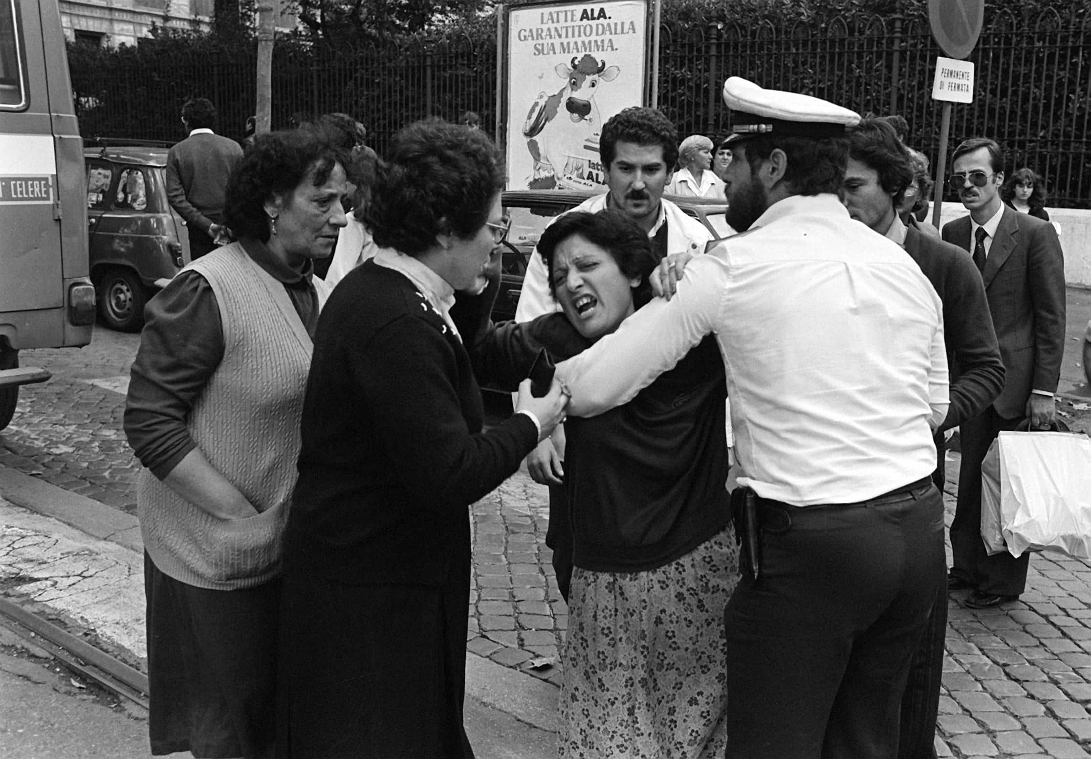 Una immagine d'archivio del 9 ottobre 1982 relativa all'attentato compiuto da un commando palestinese alla sinagoga di Roma in cui mori' il piccolo Stefano Tache' Gay, di 2 anni. ANSA/CAPODANNO