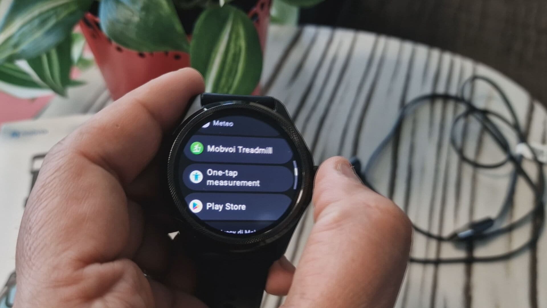 TicWatch Pro 5 di Mobvoi