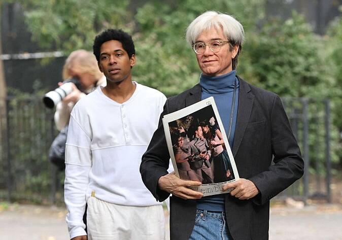 Kelvin Harrison Jr. nei panni di Jean-Michel Basquiat e Antony Starr in quelli di Andy Warhol sono stati visti sul set di Samo Lives a New York City