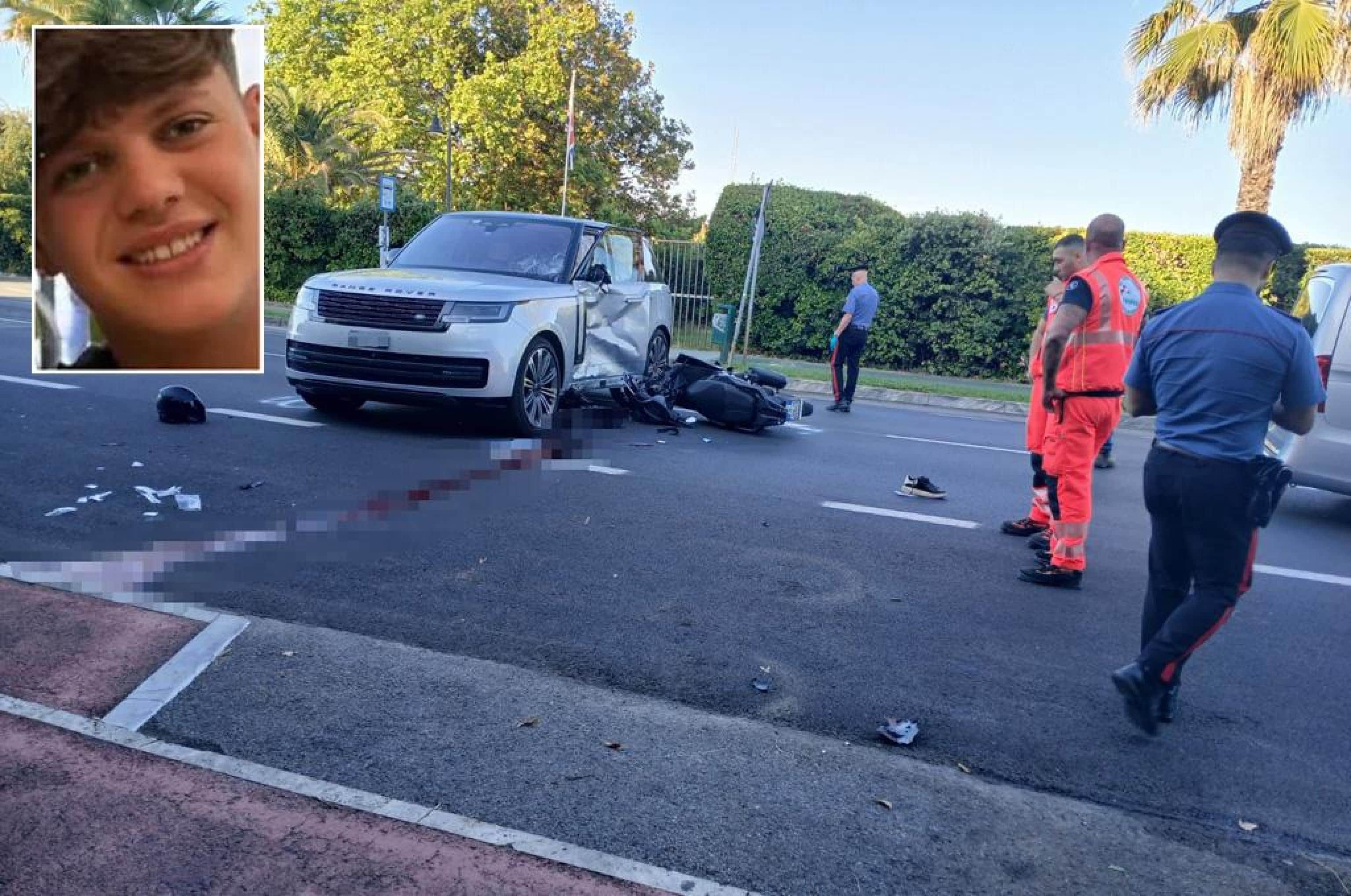 Nella combo, il luogo dello scontro Suv-scooter in Versilia e, nel riquadro, il 17enne Gabriele Martini morto nell'incidente al confine tra Marina di Pietrasanta e Forte Marmi (Lucca), 20 giugno 2026. ANSA//Social Gabriele Martini +++ ATTENZIONE: L'ANSA NON POSSIEDE I DIRITTI DI QUESTA FOTO CHE NON PUO' ESSERE PUBBLICATA SENZA L'AUTORIZZAZIONE DELLA FONTE DI ORIGINE CUI SI RINVIA  +++ NPK +++