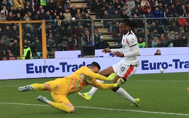 US Cremonese's Emil Audero makes a save on AC Milan's Rafael Leao during the italian soccer,Serie A match between US Cremonese vs AC Milan on March 01, 2026 at the Giovanni Zini stadium in Cremona, Italy. ANSA/Davide Casentini