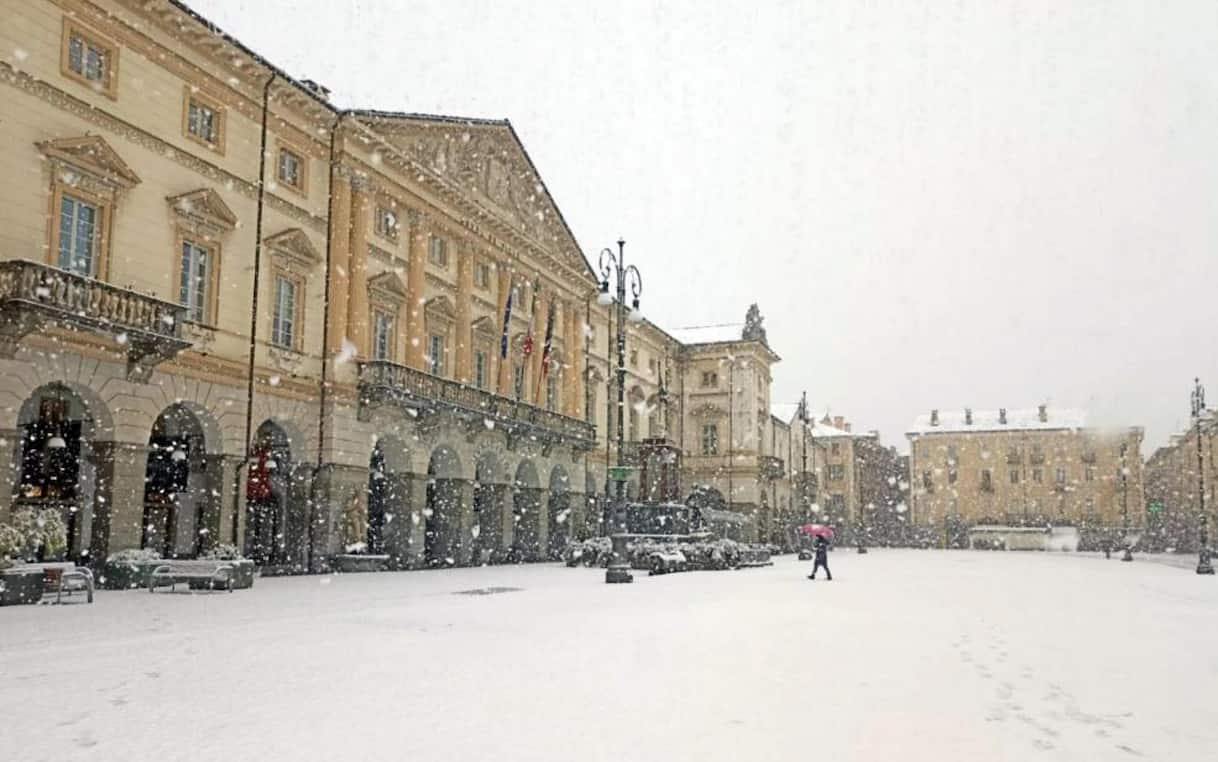 Previsioni meteo, neve sulla Pianura Padana da venerdì 23 gennaio Previsioni meteo, neve sulla Pianura Padana da venerdì 23 gennaio