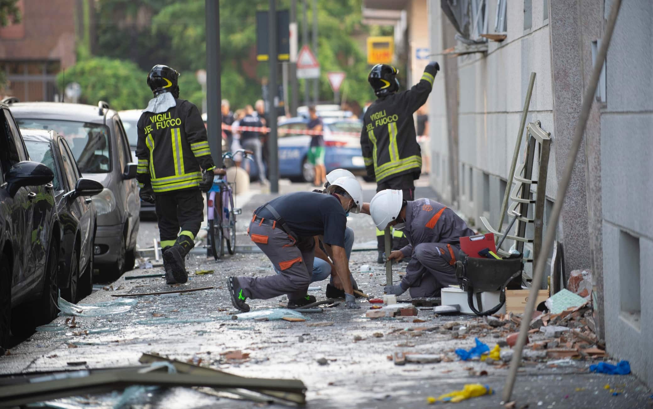 Police and firefighters at the site where there was an explosion in an apartment this morning in Milan, Italy, 12 September 2020. 
Five people were slightly injured and one more seriously the first balance of the explosion that occurred this morning in a building in Piazzale Libia in Milan.
 ANSA/Andrea Fasani