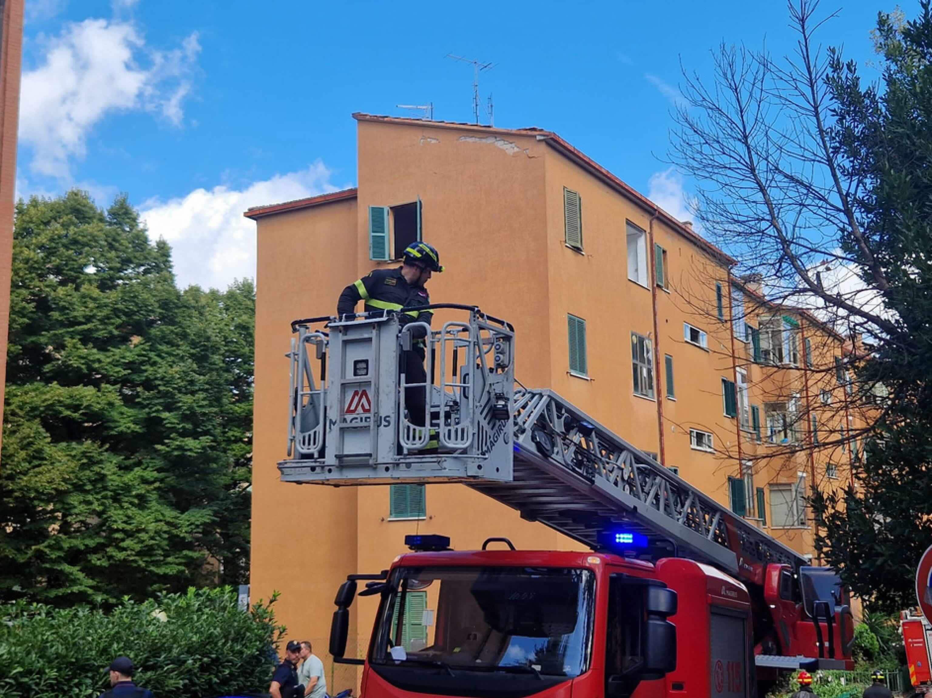 Un'esplosione Ë avvenuta intorno alle 9,30 in                  una palazzina di quattro piani in via Giambattista Vico a Perugia,                  22 agosto 2026. ANSA/Riccardo Gasperini