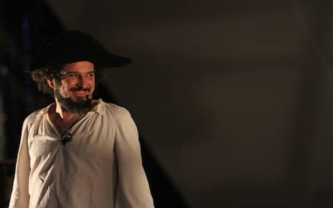 Un momento dello spettacolo di Vinicio Capossela, "Marinai Profeti e Balene" tenuto nella serata di ieri, 9 Giugno 2013, all' auditorium Oscar Niemeyer di Ravello., nell' ambito della rasegna "Ravello Festival". ANSA/CESARE ABBATE/