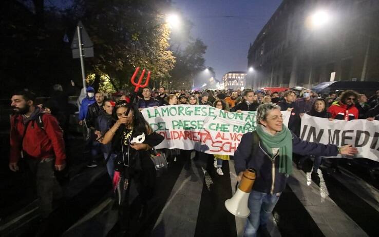 Il corteo dei No Green Pass a Milano
