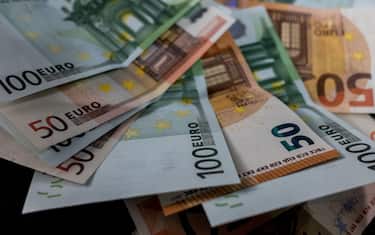 banconote da 50 e 100 euro