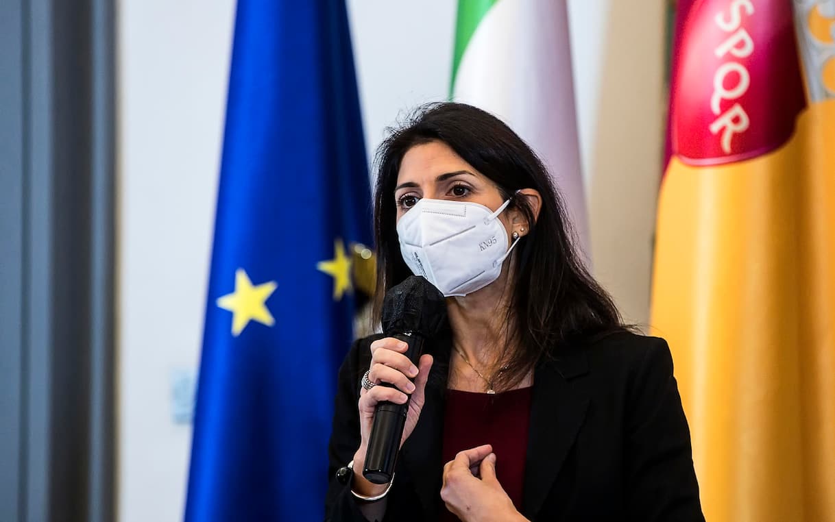 Ama, Raggi: 'Trovato buco da 250 milioni, ora rilancio e pulizia Roma ...