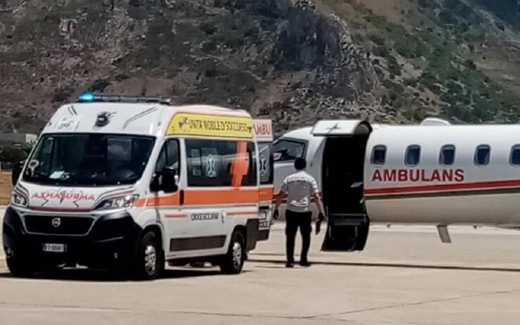 L'arrivo a Palermo dell'aereo con a bordo i genitori del piccolo Andrea