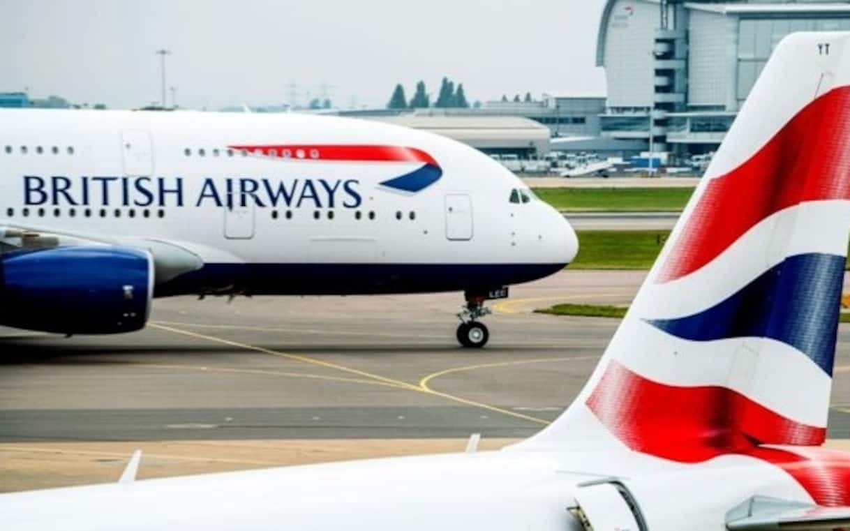 British Airways flight returns to Gatwick after cabin window crack