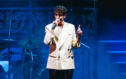 Milano, Michele Bravi si esibisce in concerto durante il Tu Cosa Vedi Quando Chiudi gli Occhi Tour al Teatro degli Arcimboldi. Nella foto: Michele Bravi