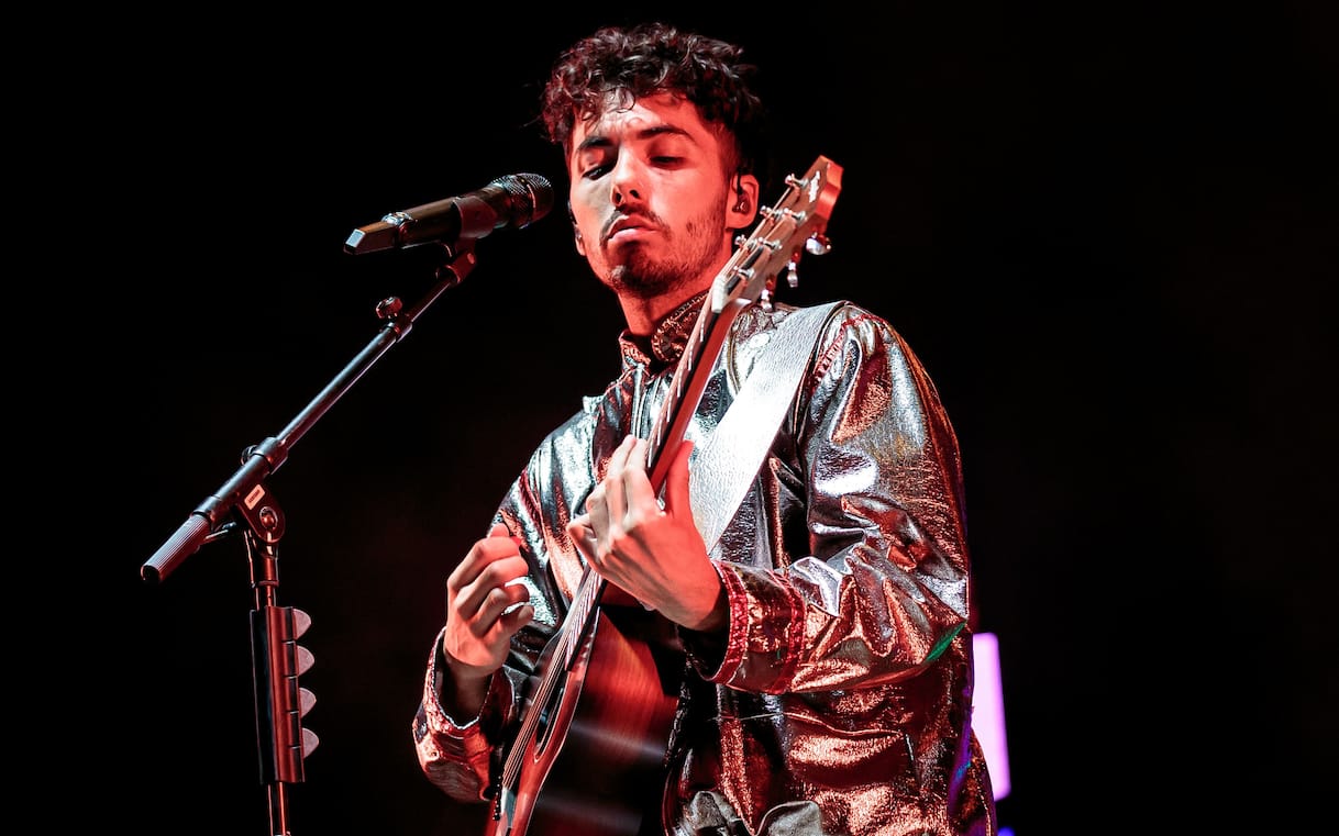 Sanremo 2026, Fulminacci con Stupida sfortuna. Il preascolto del brano e il  significato del testo | Sky TG24