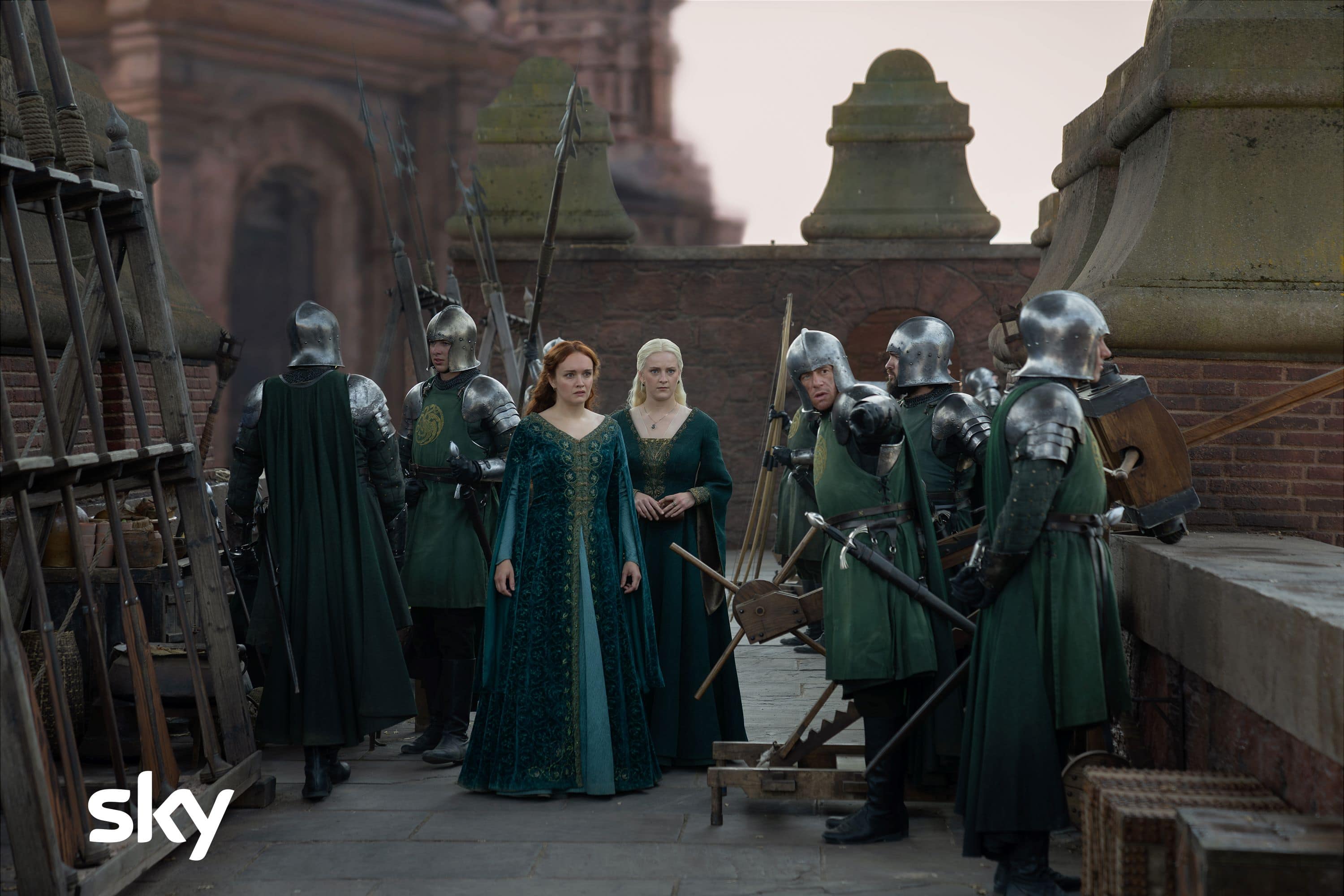 Alicent Hightower (Olivia Wilde) e Halaena Targaryen (Phia Saban) in un momento del secondo episodio della terza stagione di House of the Dragon