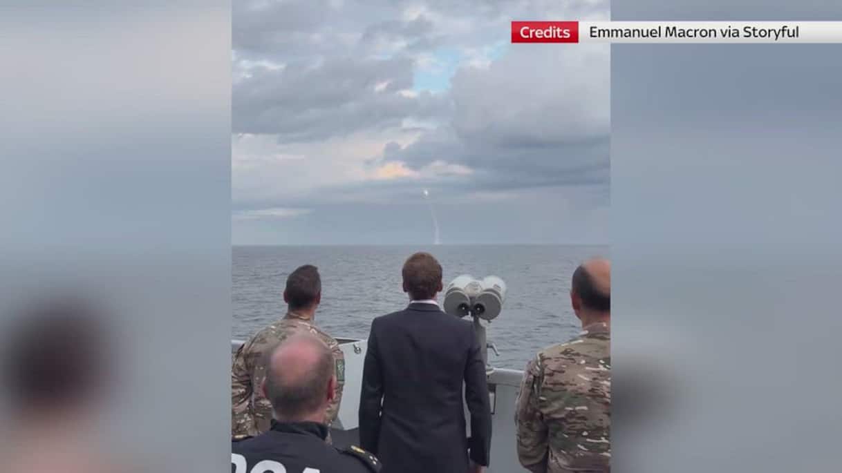 Francia, Macron assiste al test del missile M51.3 | Video Sky TG24