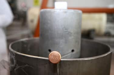 Il sigillo dell’AIEA sui collegamenti tra le cascate gemelle per la produzione di uranio arricchito al 20%