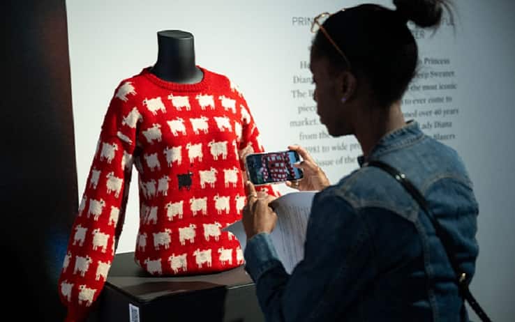 Il maglione con la pecora nera di Lady Diana 
