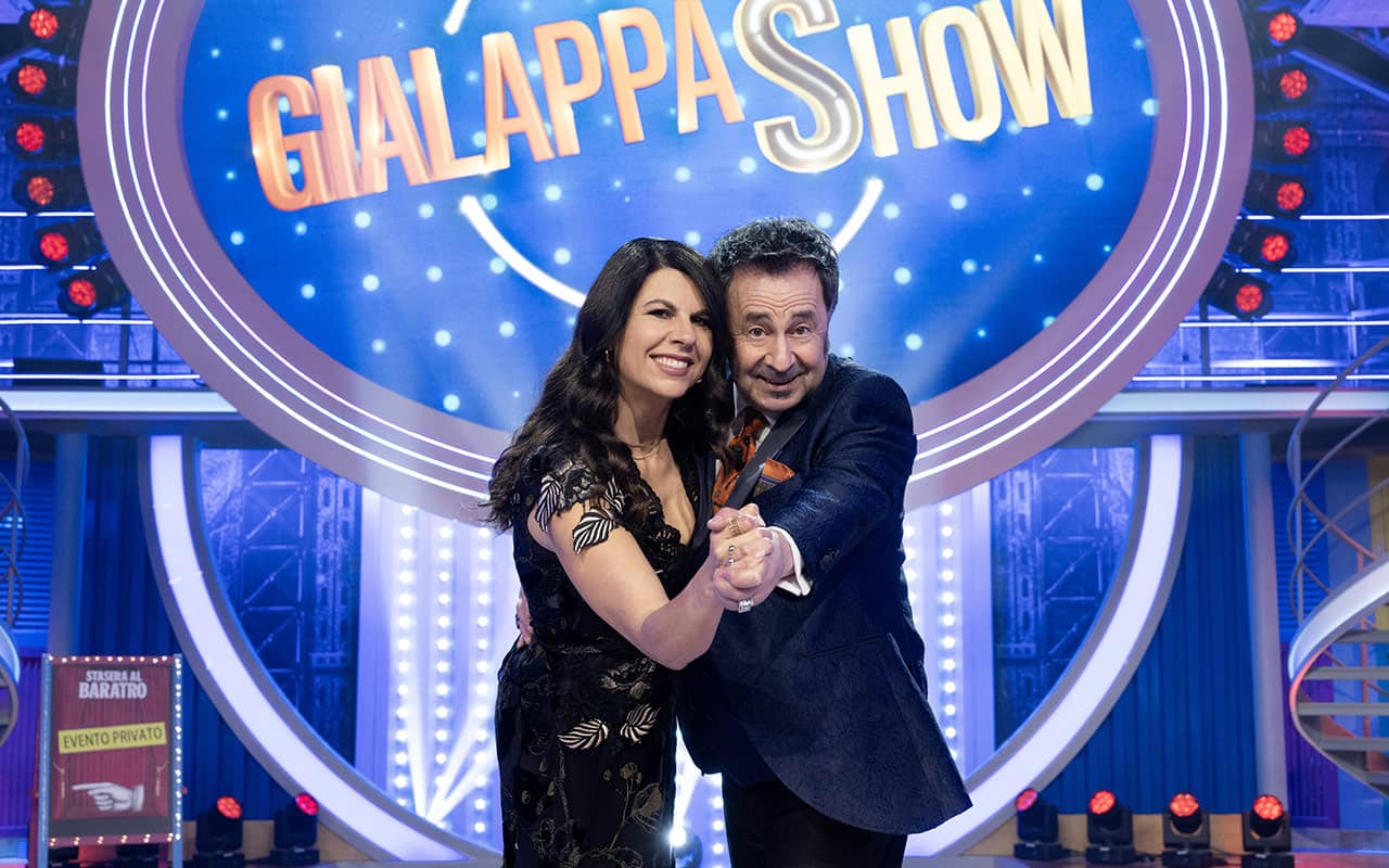 Geppi Cucciari affianca il Mago Forest alla conduzione della 5a puntata