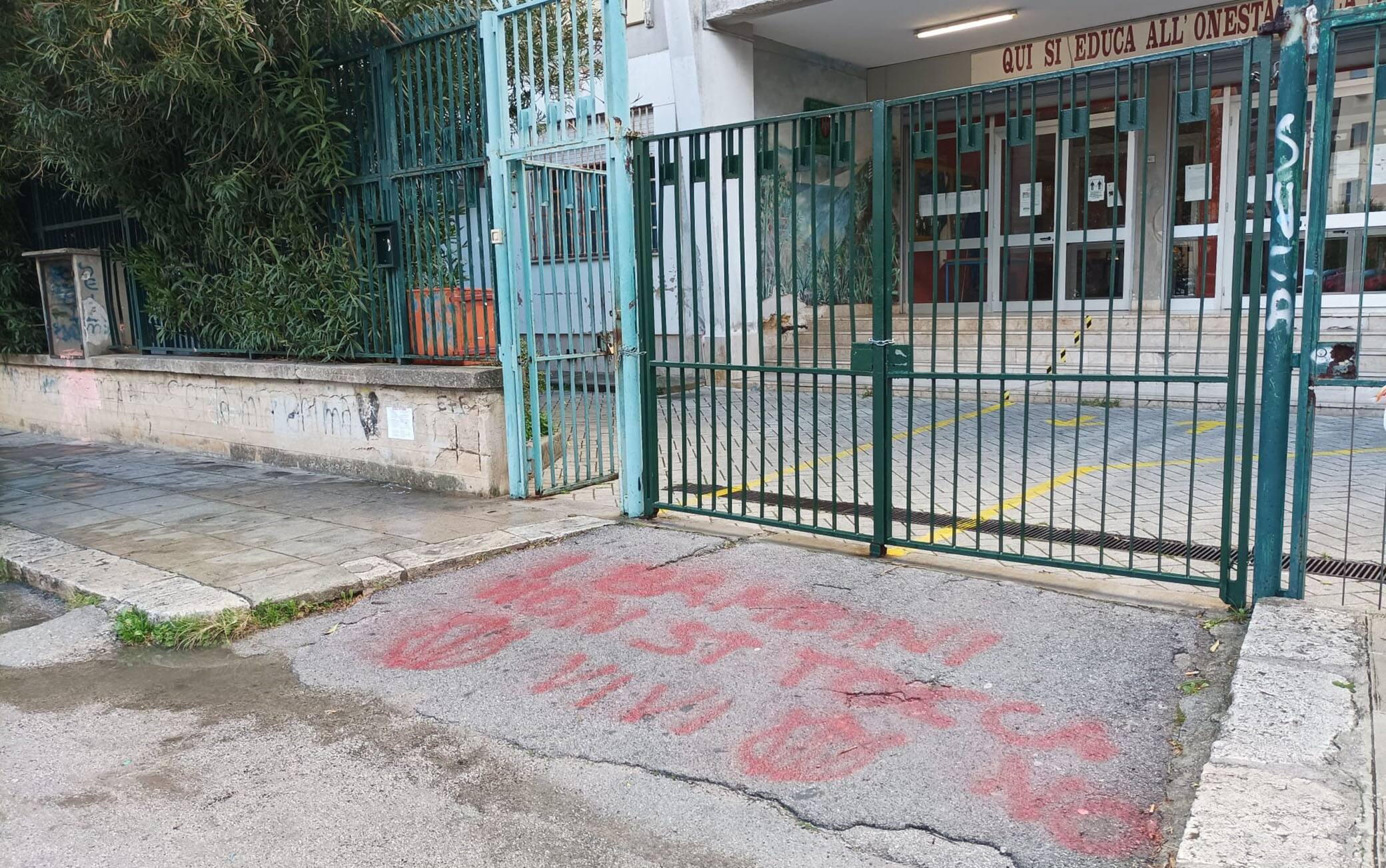La scritta no vax