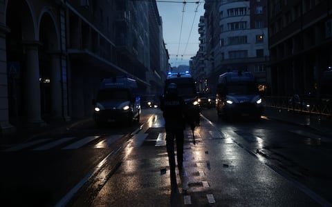 Momenti di tensione alla manifestazione del Movimento 17 ottobre contro il carovita, Bologna, 24 ottobre 2026. ANSA/MAX CAVALLARI +++ATTENZIONE: NELLA FOTO POTREBBERO ESSERE RITRATTI DEI MINORENNI. L'ANSA METTE A DISPOSIZIONE DEI PROPRI ABBONATI QUESTA IMMAGINE, LASCIANDO LORO LA DECISIONE SULL'OPPORTUNITA' DI PUBBLICARLA+++--- Moments of tension at the demonstration M17, Bologna, Italy, 24 October 2026. ANSA/MAX CAVALLARI
