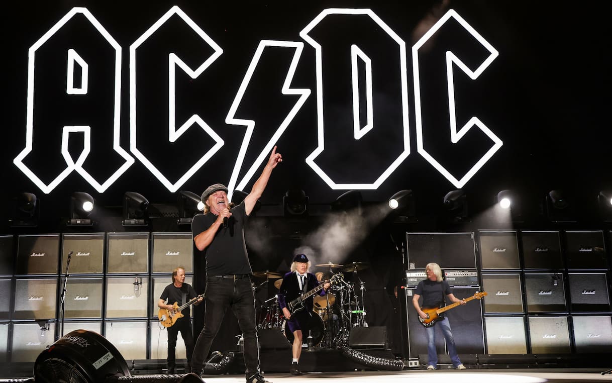AC/DC in concerto a Imola: scaletta, emozioni e numeri del live del 20 ...