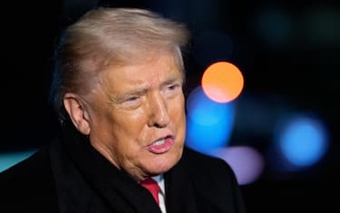 epa12666270 US President Donald J Trump speaks to the media on the South Lawn of the White House in Washington, DC, USA, 20 January 2026. President Trump is heading to Davos, Switzerland, to attend the World Economic Forum.  EPA/Aaron Schwartz / POOL