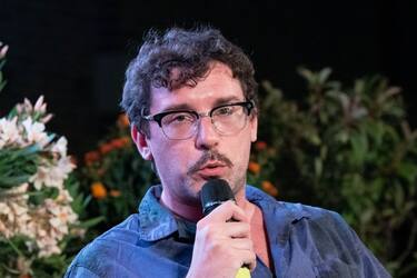 Willie Peyote durante Willie Peyote intervistato da Giuseppe Civati - Passaggi Festival 2021, Intervista artista italiano in Fano, Italia, 22 giugno 2021