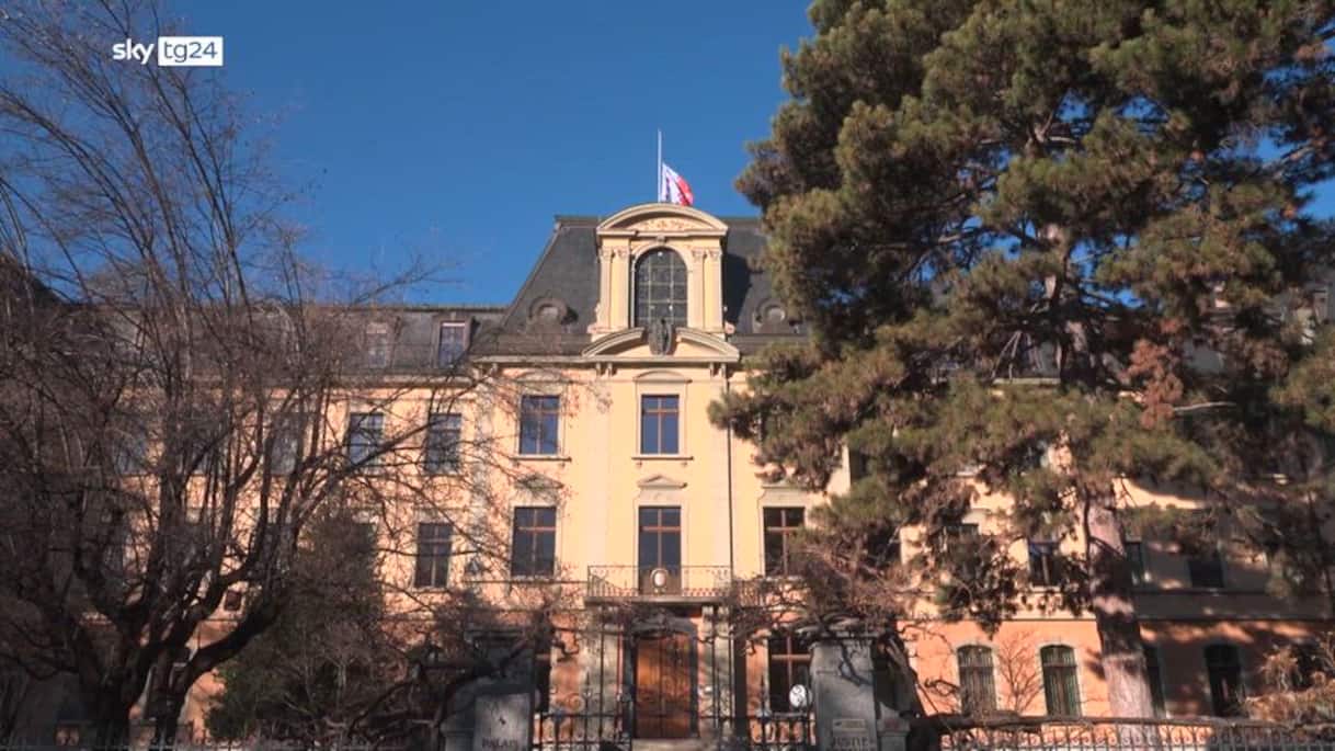 Crans-Montana, nuovo video del rogo per indagati e parti civili