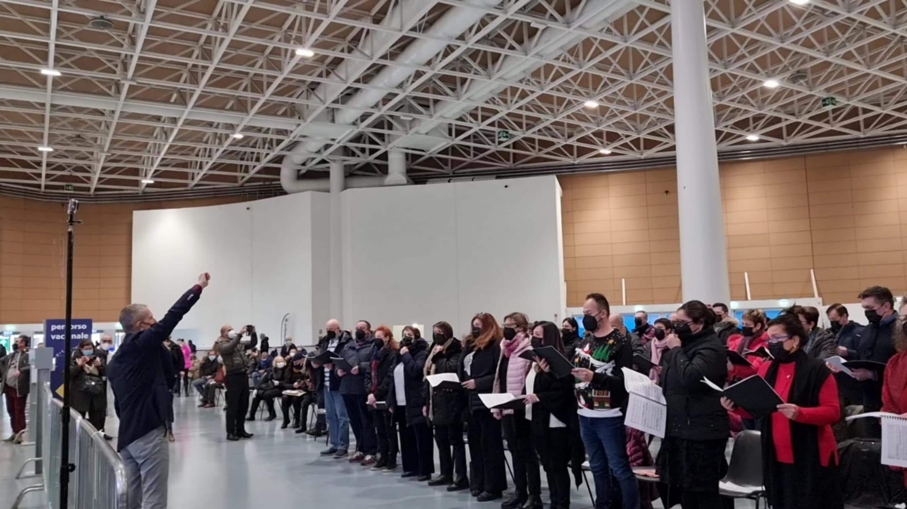 Il Coro della Fenice nell'hub vaccinale veneto