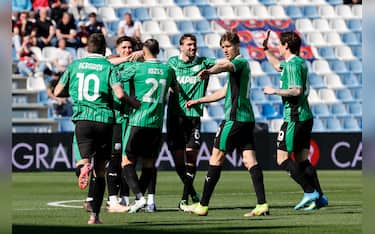 Sassuolo's Ulisses Garcia jubilates with his teammates after scoring the goal during the Italian Serie A soccer match US Sassuolo vs Cagliari Calcio at Mapei Stadium in Reggio Emilia, Italy, 4 April 2026. ANSA /ELISABETTA BARACCHI
