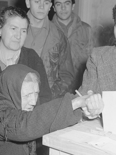 Il 10 marzo 1946 il primo voto delle donne in Italia e l'inizio di una ...