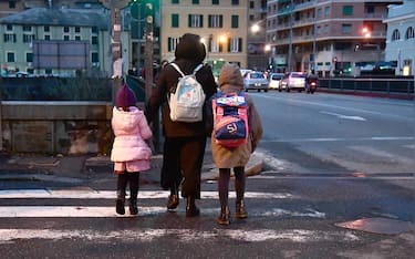 Studenti al loro rientro in classe dopo lo stop per le feste natalizie. Genova, 07 Gennaio 2021.
ANSA/LUCA ZENNARO
