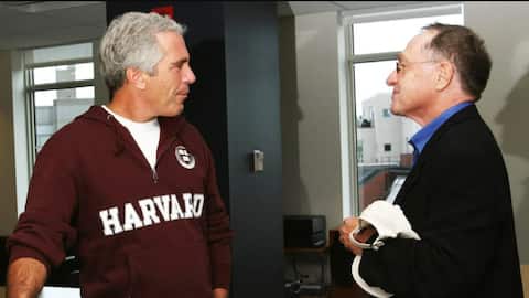 Scandalo Epstein, le nuove foto rilasciate dai democratici con Trump