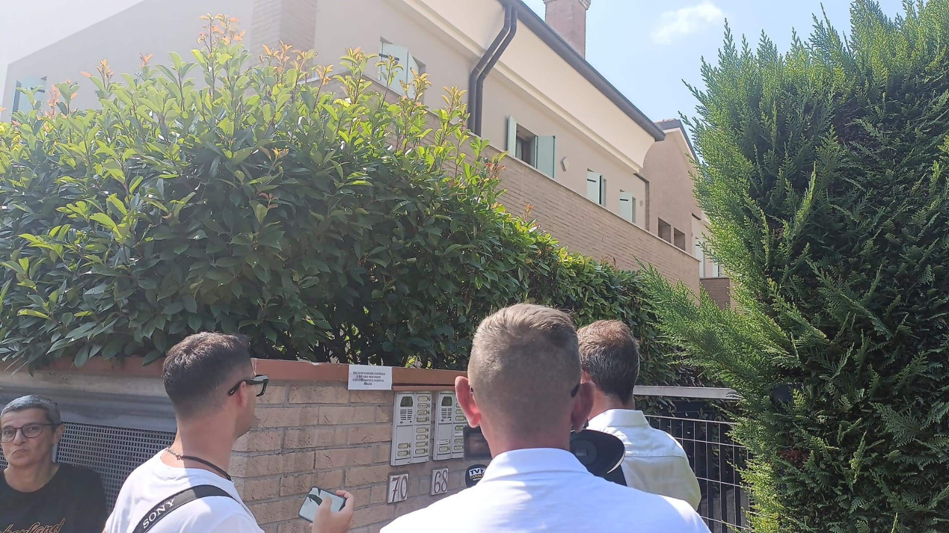 Un uomo di 43 anni, Dino Keber, di Dolo (Venezia), è stato trovato morto impiccato nella sua abitazione, dopo aver probabilmente ucciso la sua ex compagna, Tania Terrin, 39 anni, il cui cadavere è stato rinvenuto nella sua abitazione di Camponogara (Venezia), 17 agosto 2026.  ANSA (npk)