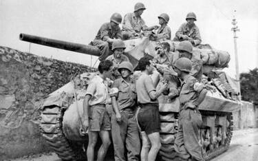 Italian Partisans and Allied 5th Army in Leghorn (July 19,1944)