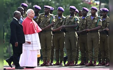 +++RIPETIZIONE CON DIDASCALIA CORRETTA+++ Pope Leo XIV arrives at Yaounde' Nsimalen International Airport in Yaounde', Cameroon,  on the third day of an 11-day apostolic journey to Africa, 15 April 2026.  ANSA/LUCA ZENNARO
