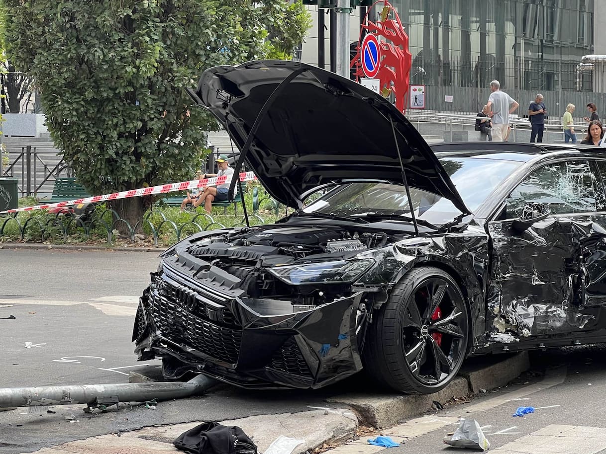 Incidente a Milano in viale Umbria, scontro fra auto: ferito gravemente ...