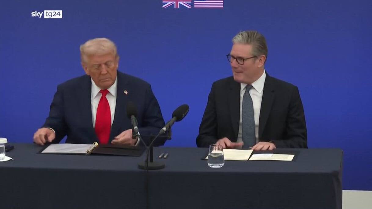 La conferenza stampa di Trump e Starmer | Video Sky TG24