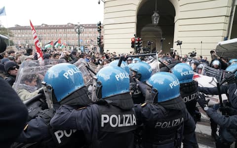 Manifestazione e corteo contro 'riarmo, caro carburante e data center. Torino 24 ottobre 2026 ANSA/TINO ROMANO