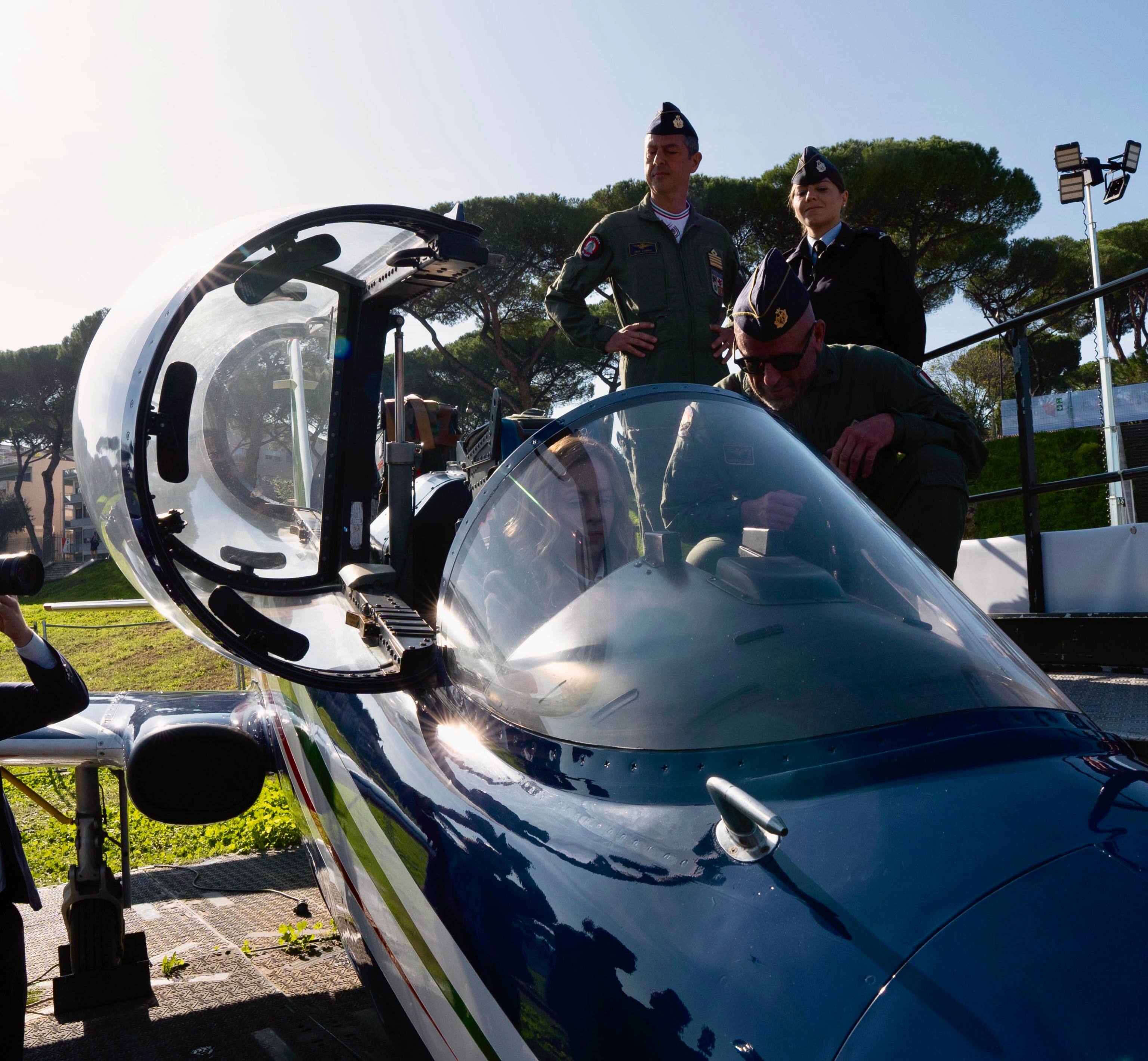 La premier Giorgia Meloni in visita al Villaggio Difesa al Circo Massimo in occasione della Giornata dell'unità nazionale e delle Forze armate. Roma, 4 novembre 2024 ANSA/US Attili