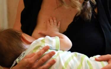 allattamento di un bambino