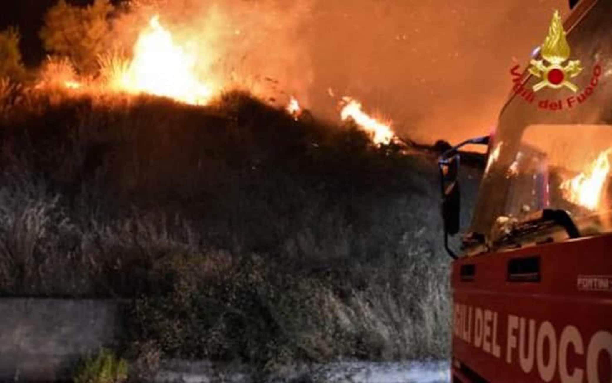 Incendio a Piana degli Albanesi