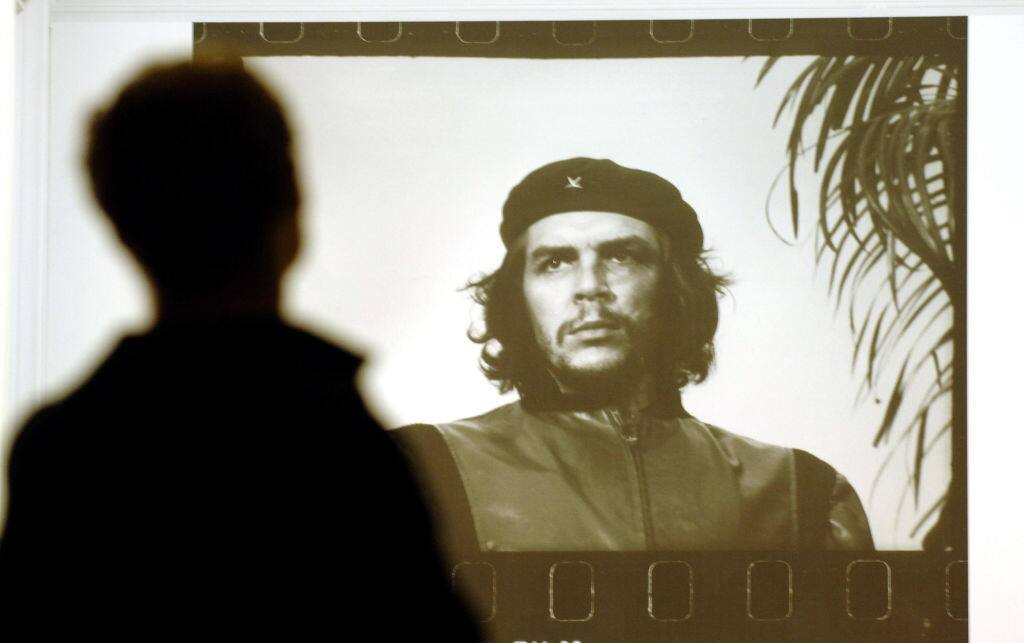 Ernesto Che Guevara al funerale di Camilo Cienfuegos