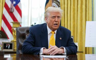 epa11947456 United States President Donald J Trump makes a statement on jobs in the Oval Office of the White House in Washington, DC, USA, 07 March 2025. February jobs report by Bureau of Labor Statistics reported the US added 151,000 jobs.  EPA/CHRIS KLEPONIS / POOL