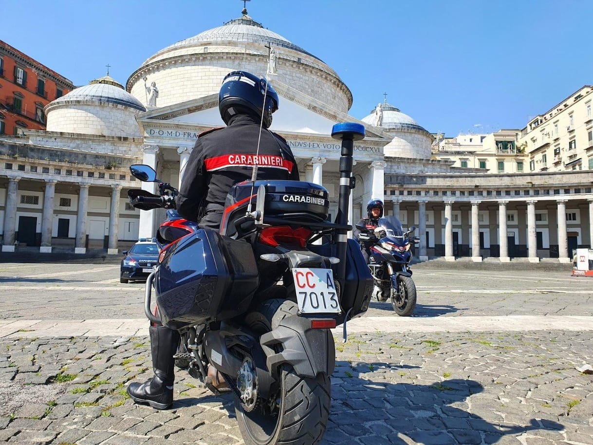 Napoli, picchia la moglie con una cassa bluetooth: arrestato 48enne