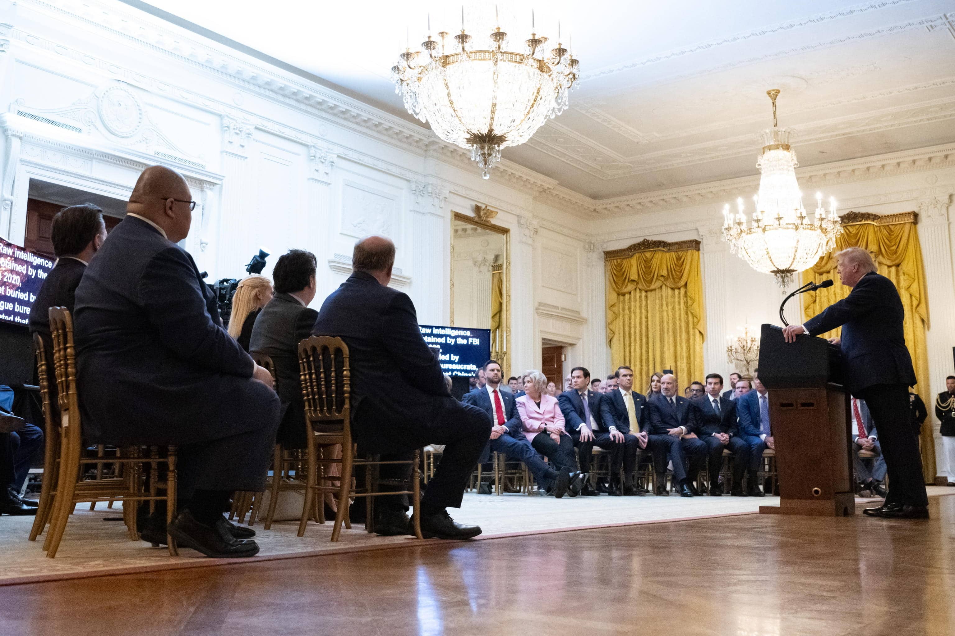 epa13116377 US President Donald Trump (R) addresses the nation from the East Room of the White House in Washington, DC, USA, 16 July 2026.  EPA/SAUL LOEB / POOL