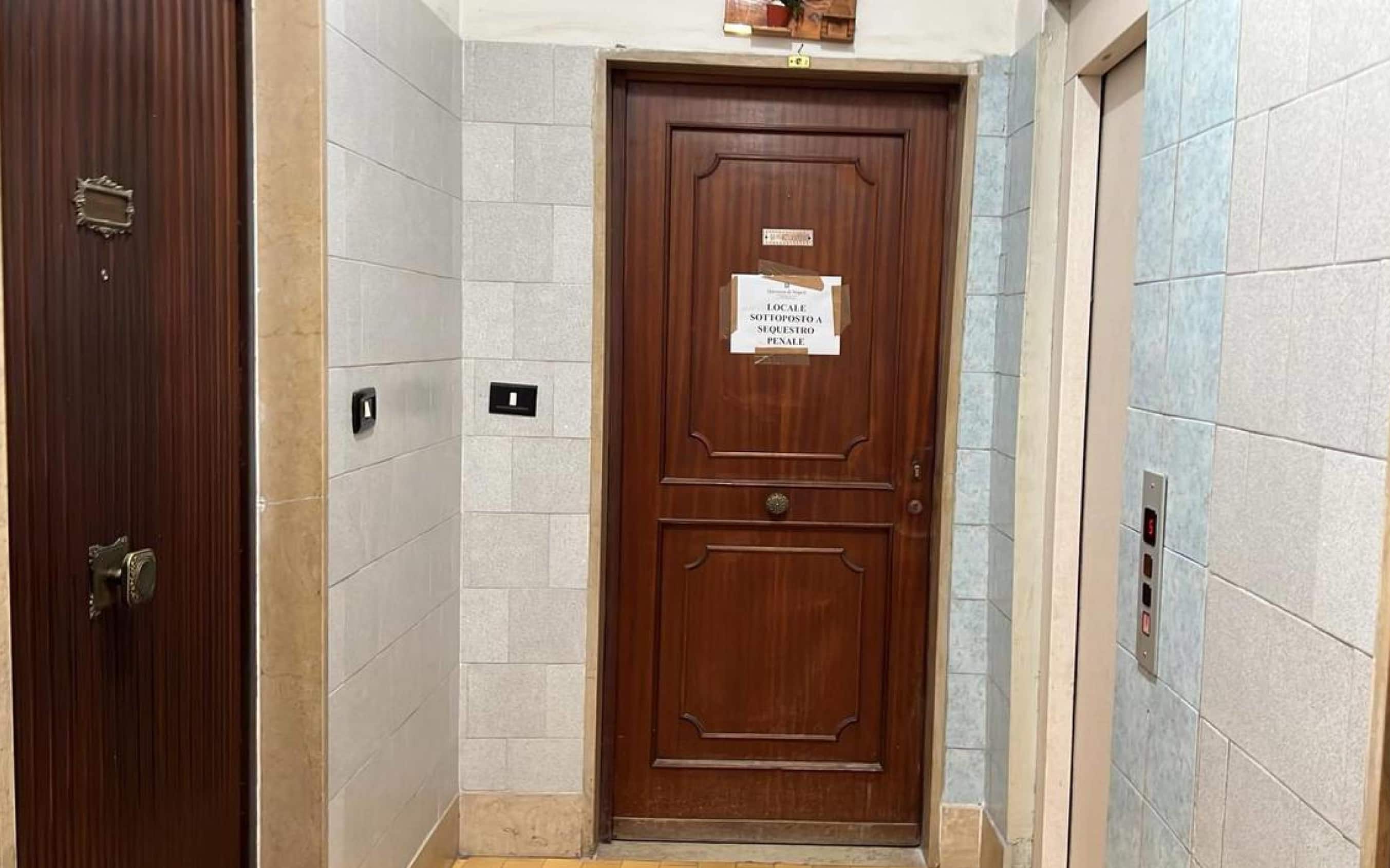 La casa dove una bambina di 9 mesi è morta sbranata da un pitbull nella sua abitazione, Acerra (Napoli), 16 febbraio 2025.
ANSA/ CESARE ABBATE