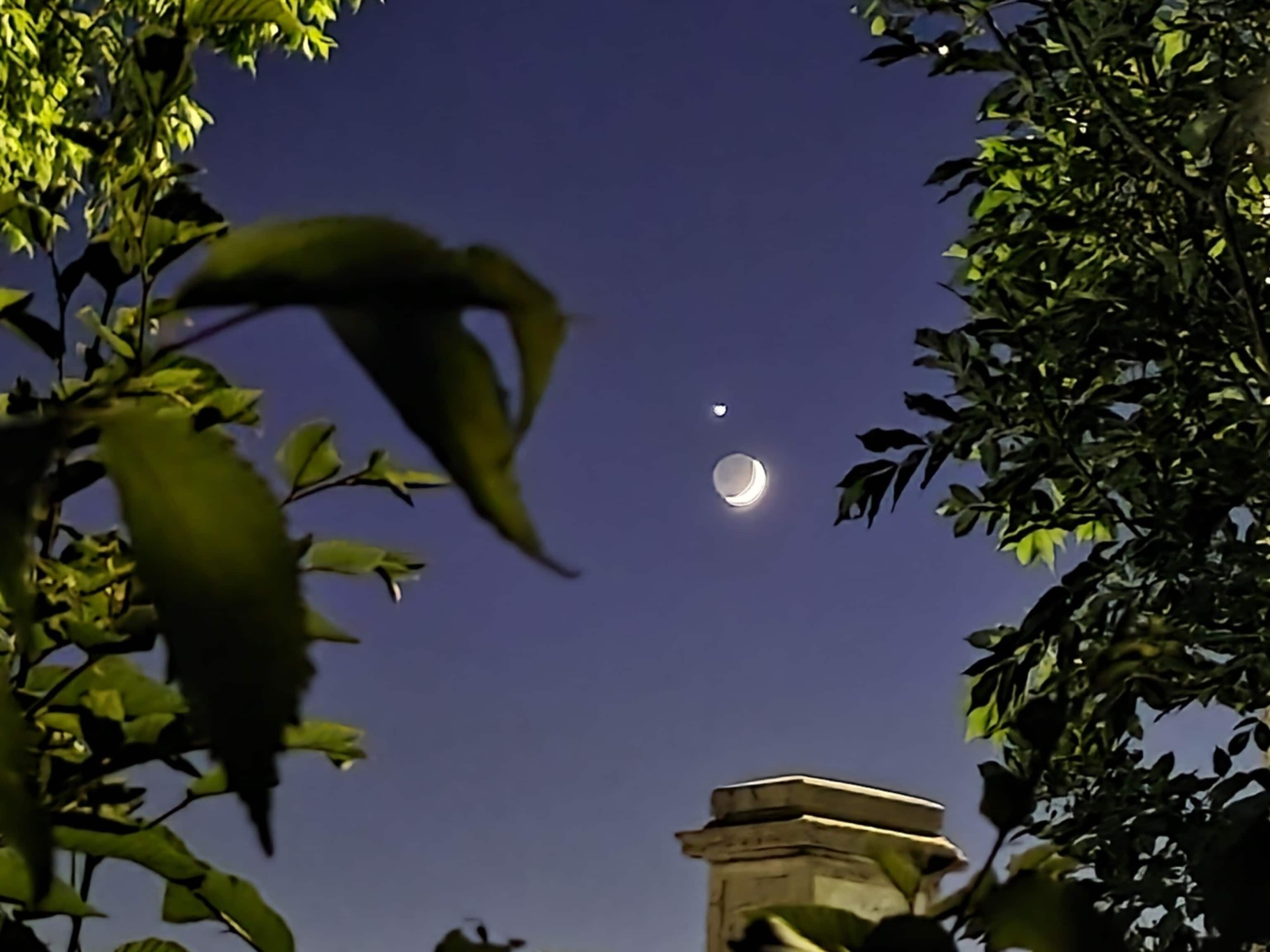Il "bacio" immortalato dall'Osservatorio Astronomico del Righi