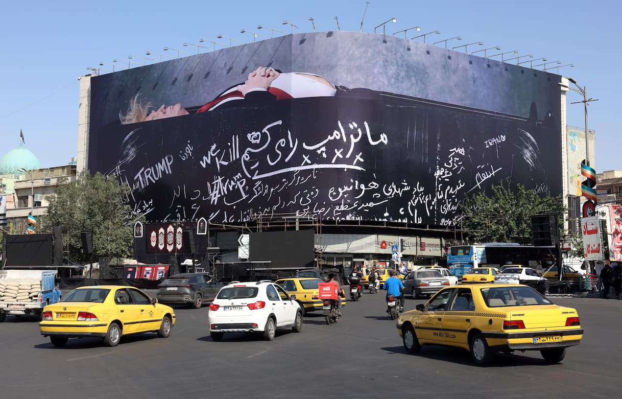 US-Iran Conflict: Trump's Next Moves and Hormuz Strait Live Updates